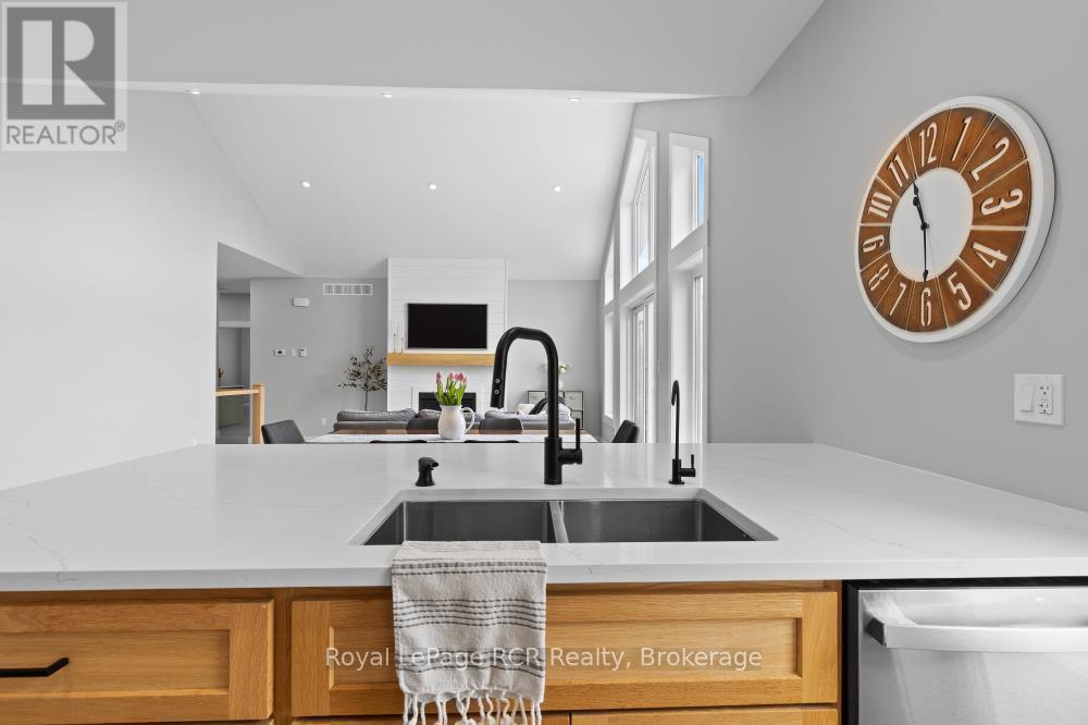 












13 JONATHAN CRESCENT

,
South Bruce,




Ontario
N0G2J0

