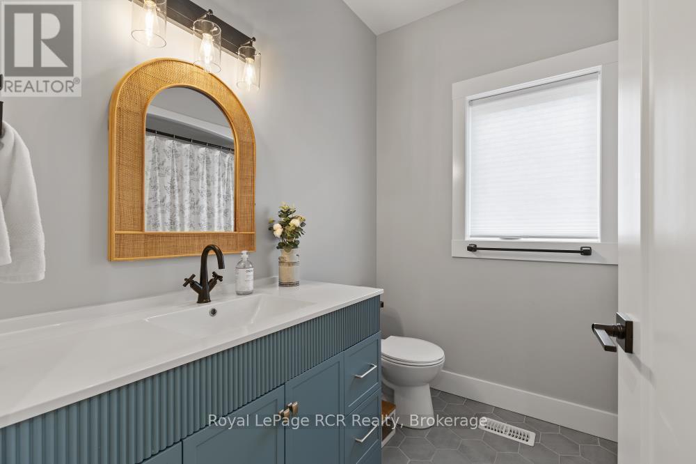 












13 JONATHAN CRESCENT

,
South Bruce,




Ontario
N0G2J0

