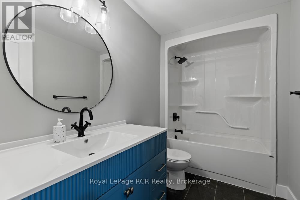 












13 JONATHAN CRESCENT

,
South Bruce,




Ontario
N0G2J0

