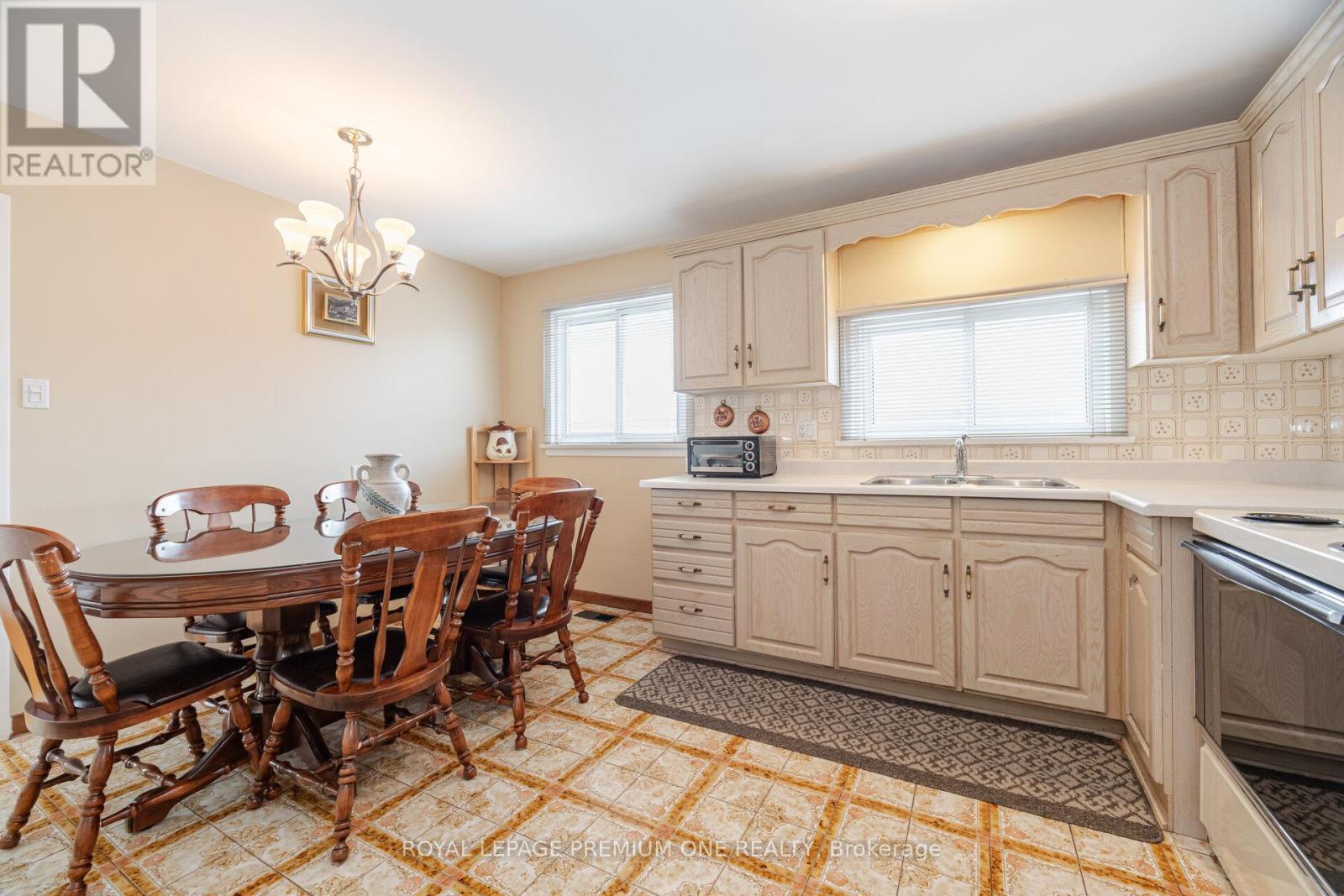 












128 HULLMAR DRIVE

,
Toronto,




Ontario
M3N2E6


