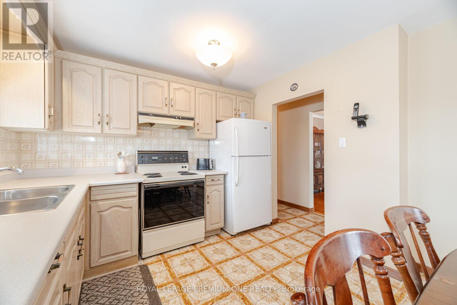 












128 HULLMAR DRIVE

,
Toronto,




Ontario
M3N2E6

