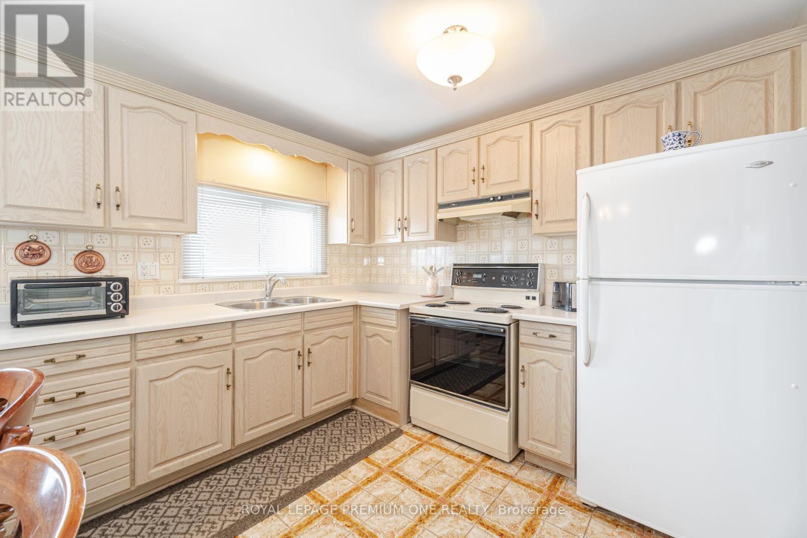 












128 HULLMAR DRIVE

,
Toronto,




Ontario
M3N2E6

