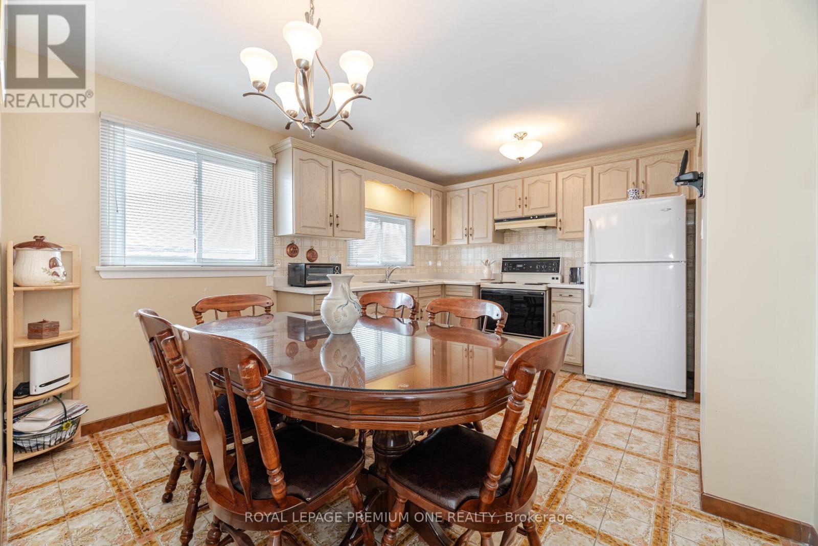 












128 HULLMAR DRIVE

,
Toronto,




Ontario
M3N2E6

