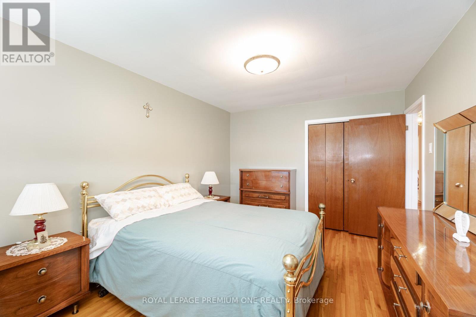 












128 HULLMAR DRIVE

,
Toronto,




Ontario
M3N2E6

