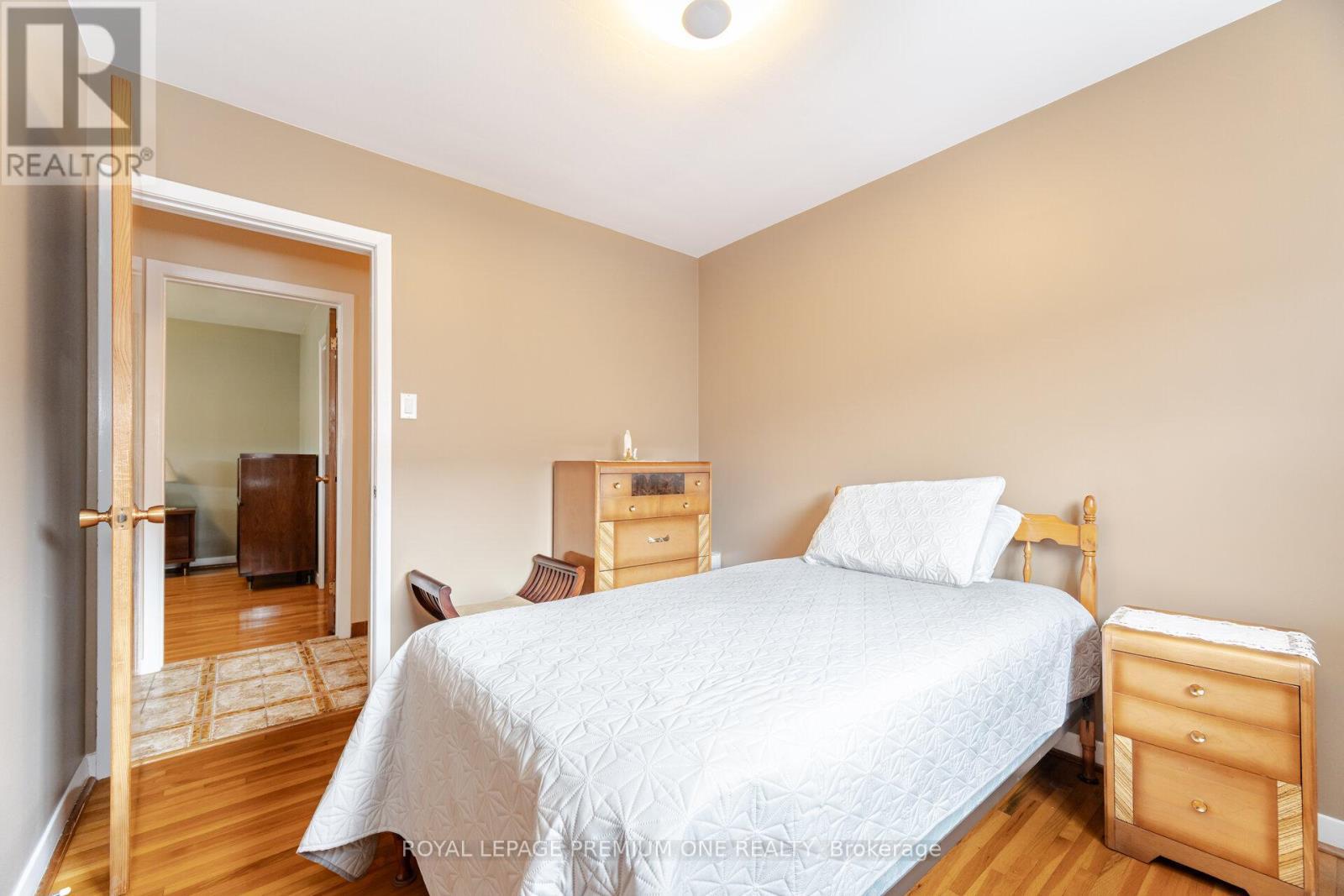 












128 HULLMAR DRIVE

,
Toronto,




Ontario
M3N2E6

