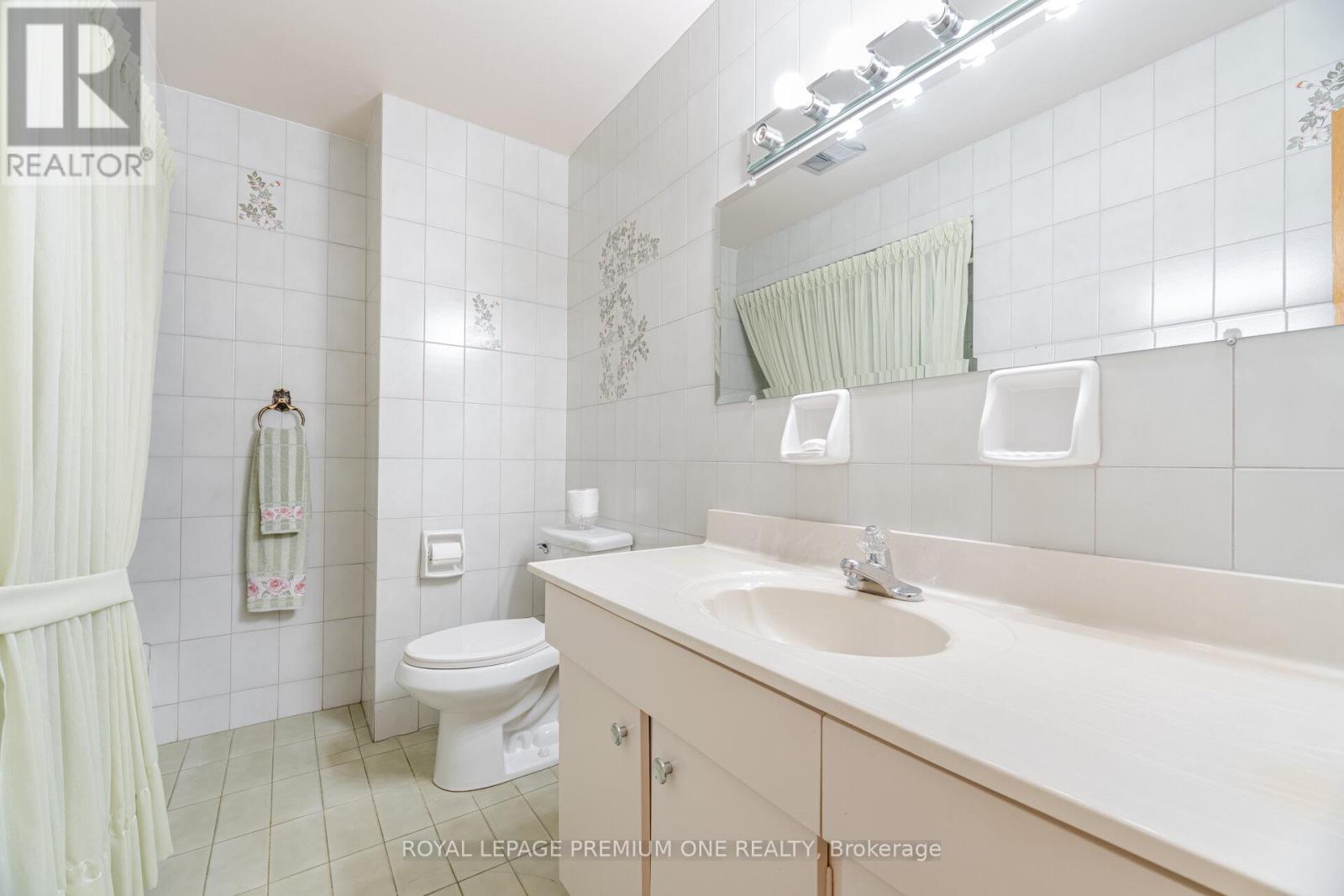 












128 HULLMAR DRIVE

,
Toronto,




Ontario
M3N2E6

