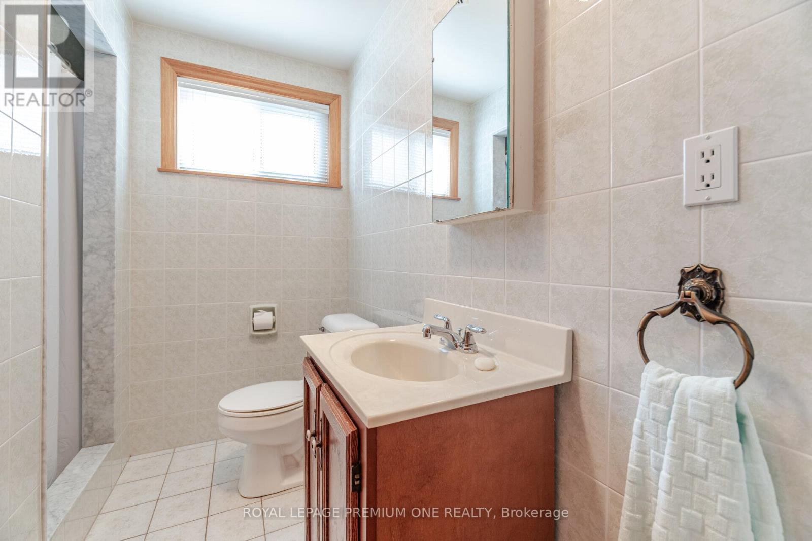 












128 HULLMAR DRIVE

,
Toronto,




Ontario
M3N2E6

