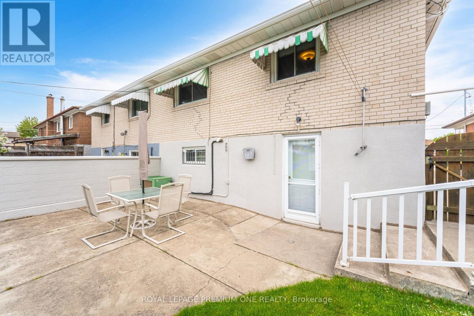 












128 HULLMAR DRIVE

,
Toronto,




Ontario
M3N2E6


