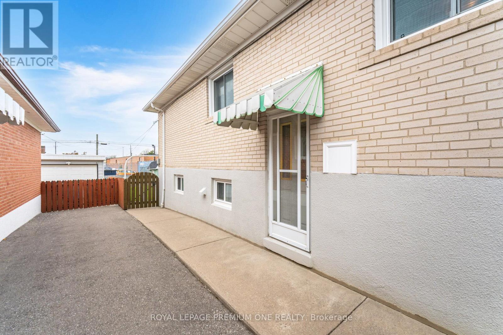 












128 HULLMAR DRIVE

,
Toronto,




Ontario
M3N2E6

