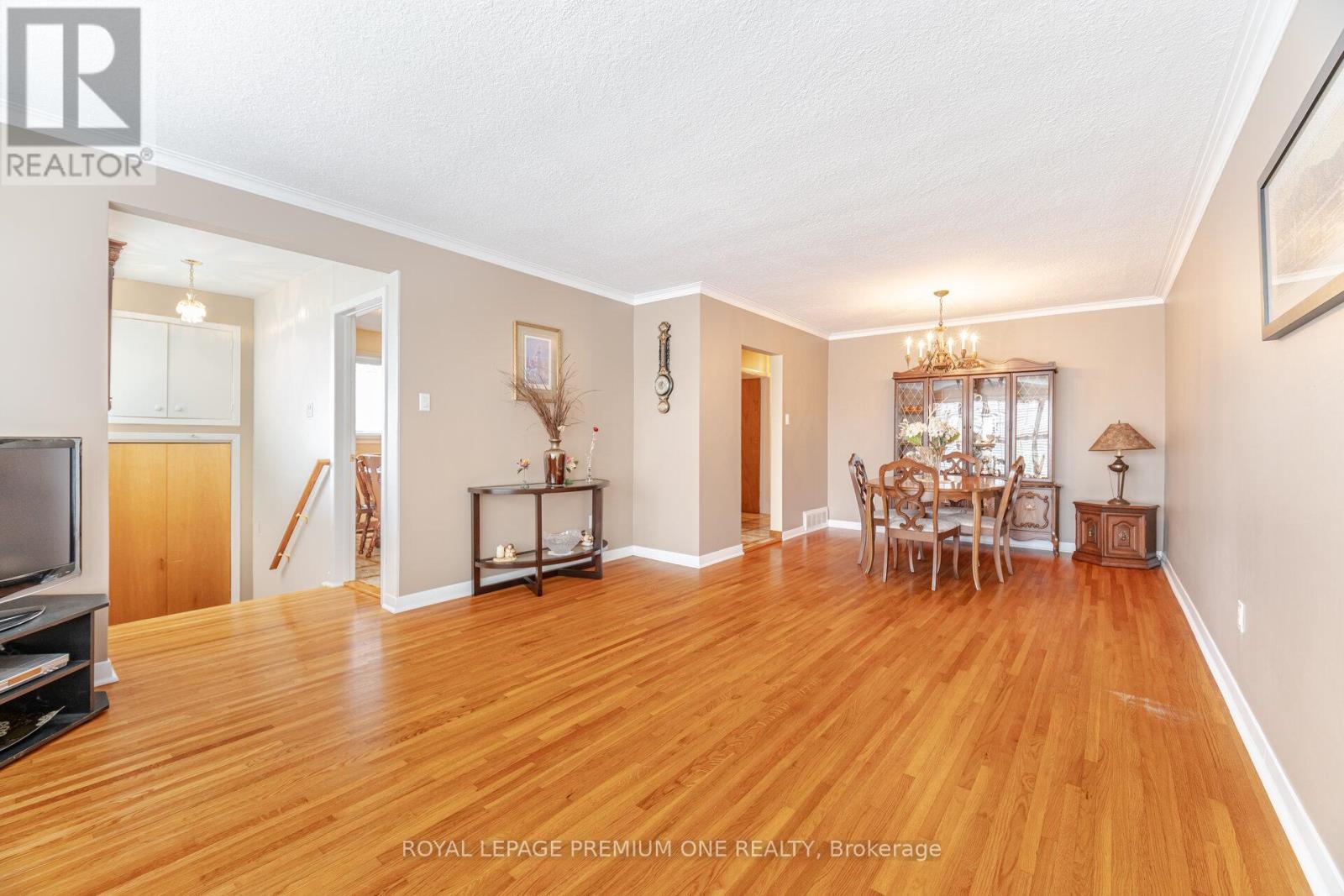 












128 HULLMAR DRIVE

,
Toronto,




Ontario
M3N2E6

