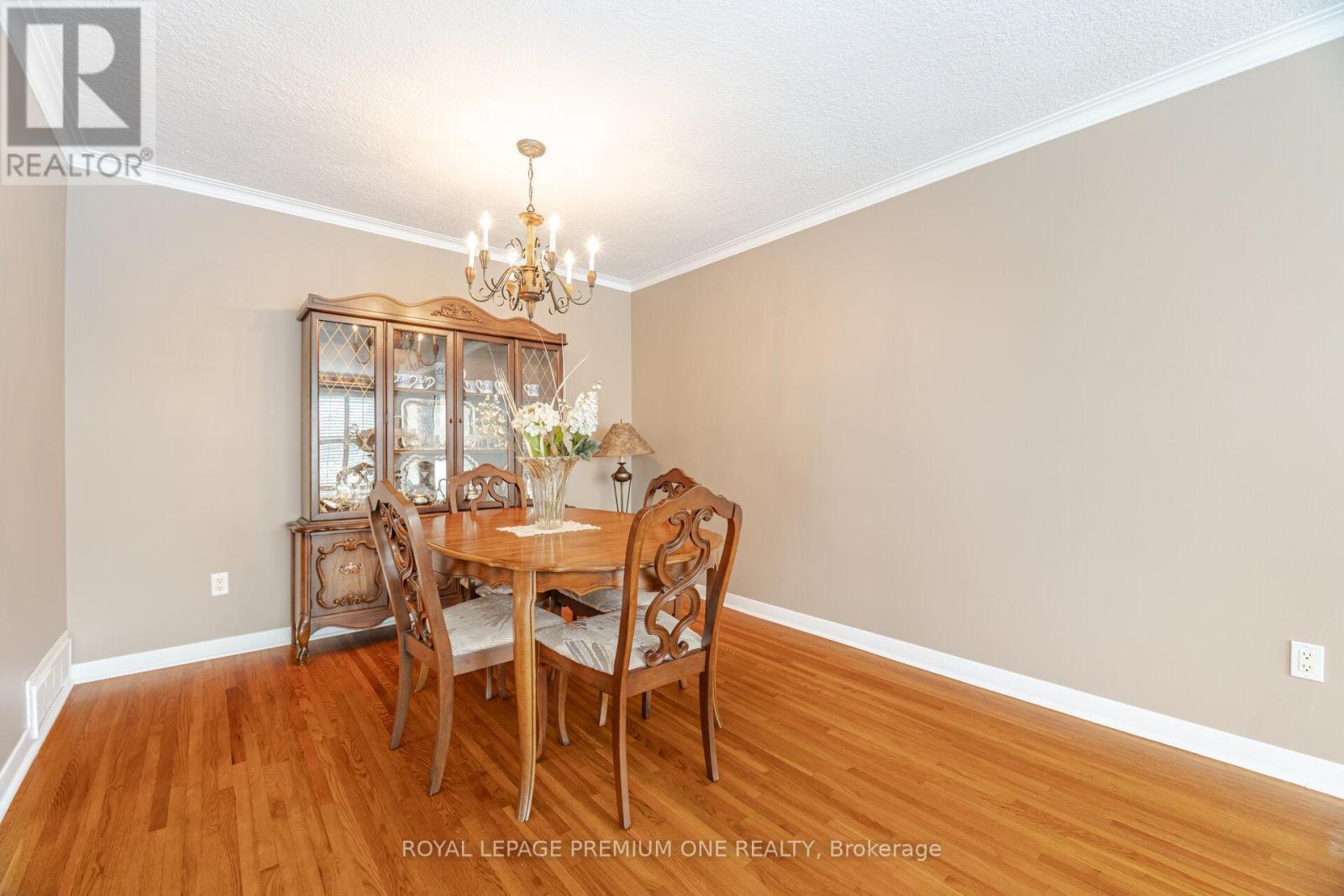 












128 HULLMAR DRIVE

,
Toronto,




Ontario
M3N2E6

