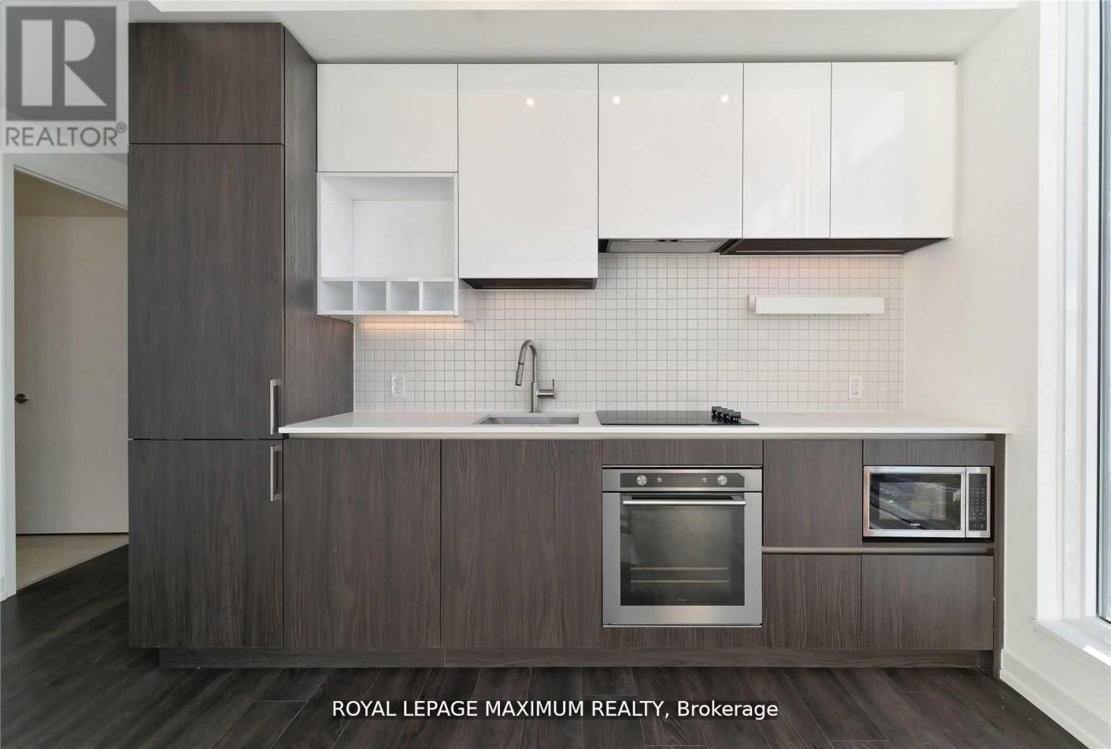 












PH10 - 898 PORTAGE PARKWAY

,
Vaughan,




Ontario
L4K0J6

