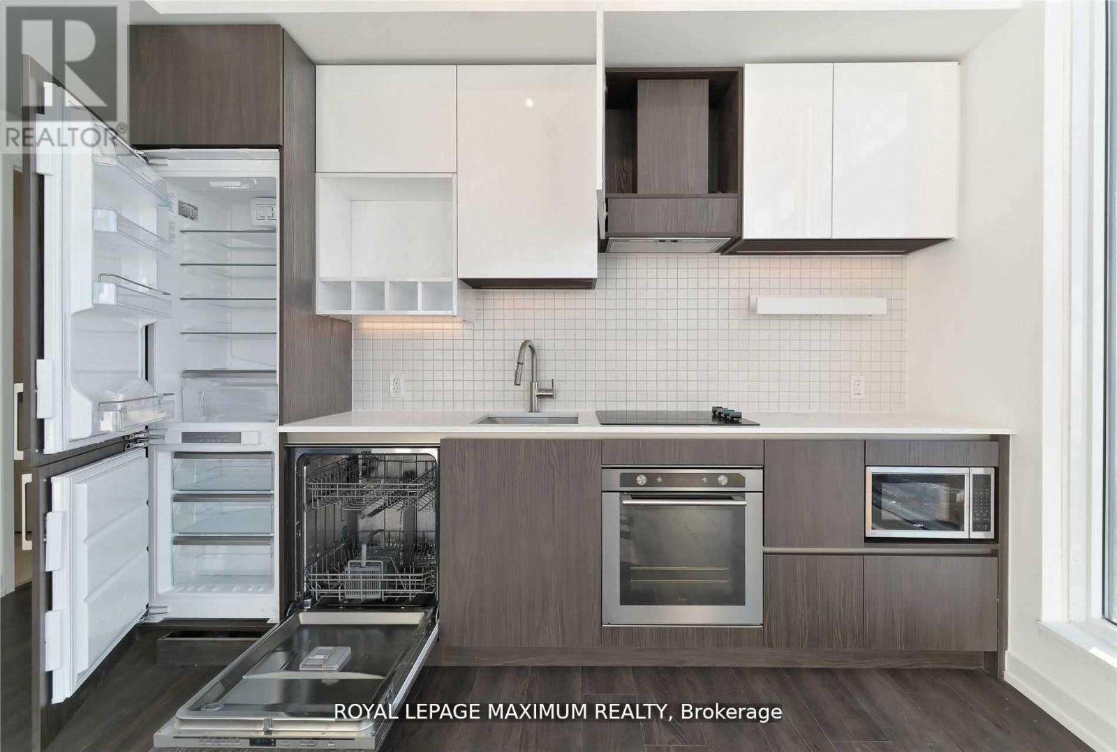 












PH10 - 898 PORTAGE PARKWAY

,
Vaughan,




Ontario
L4K0J6

