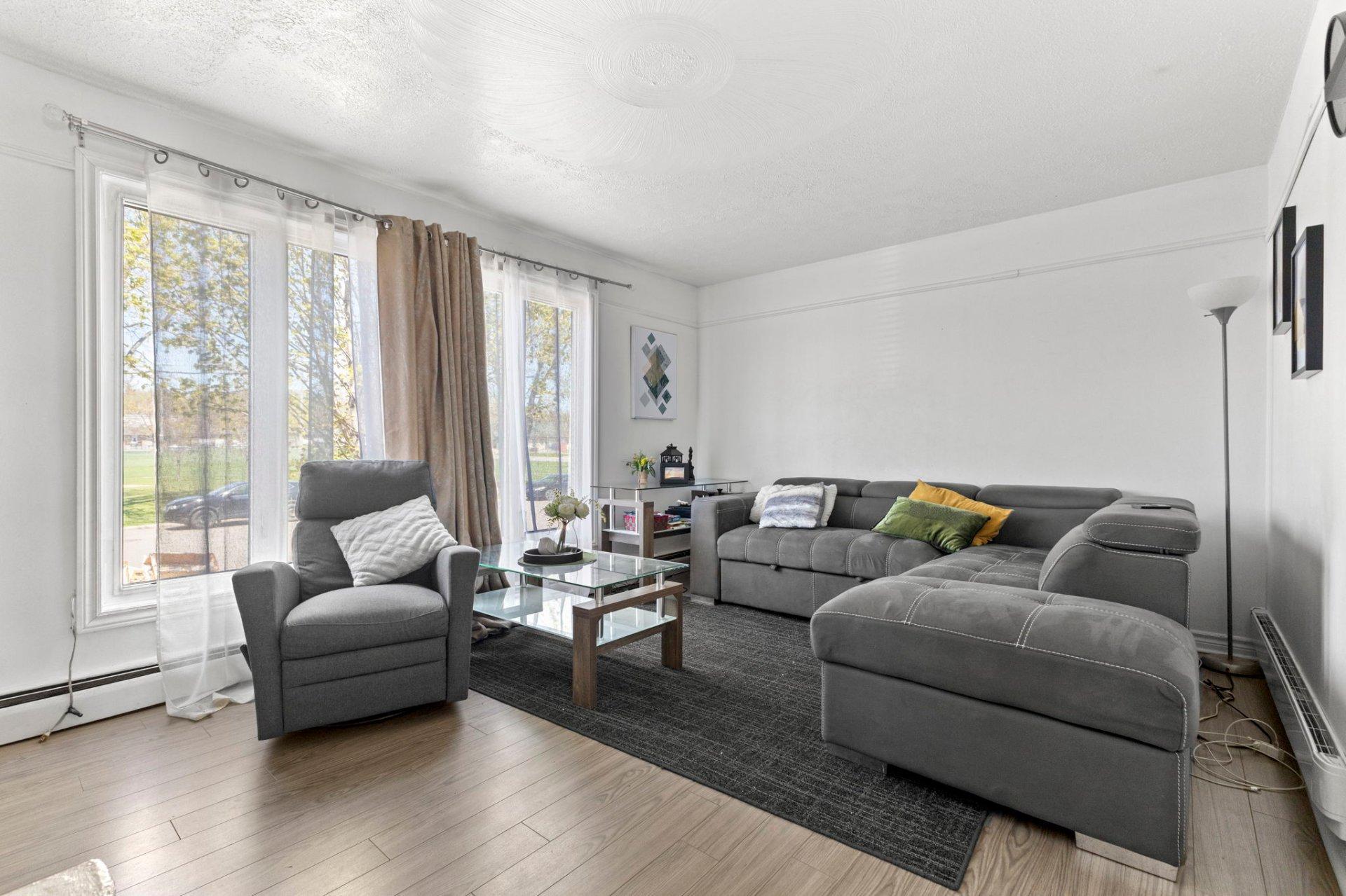 









376


Rue Jeanne-Mance

,
Gatineau (Gatineau),




QC
J8P3B8

