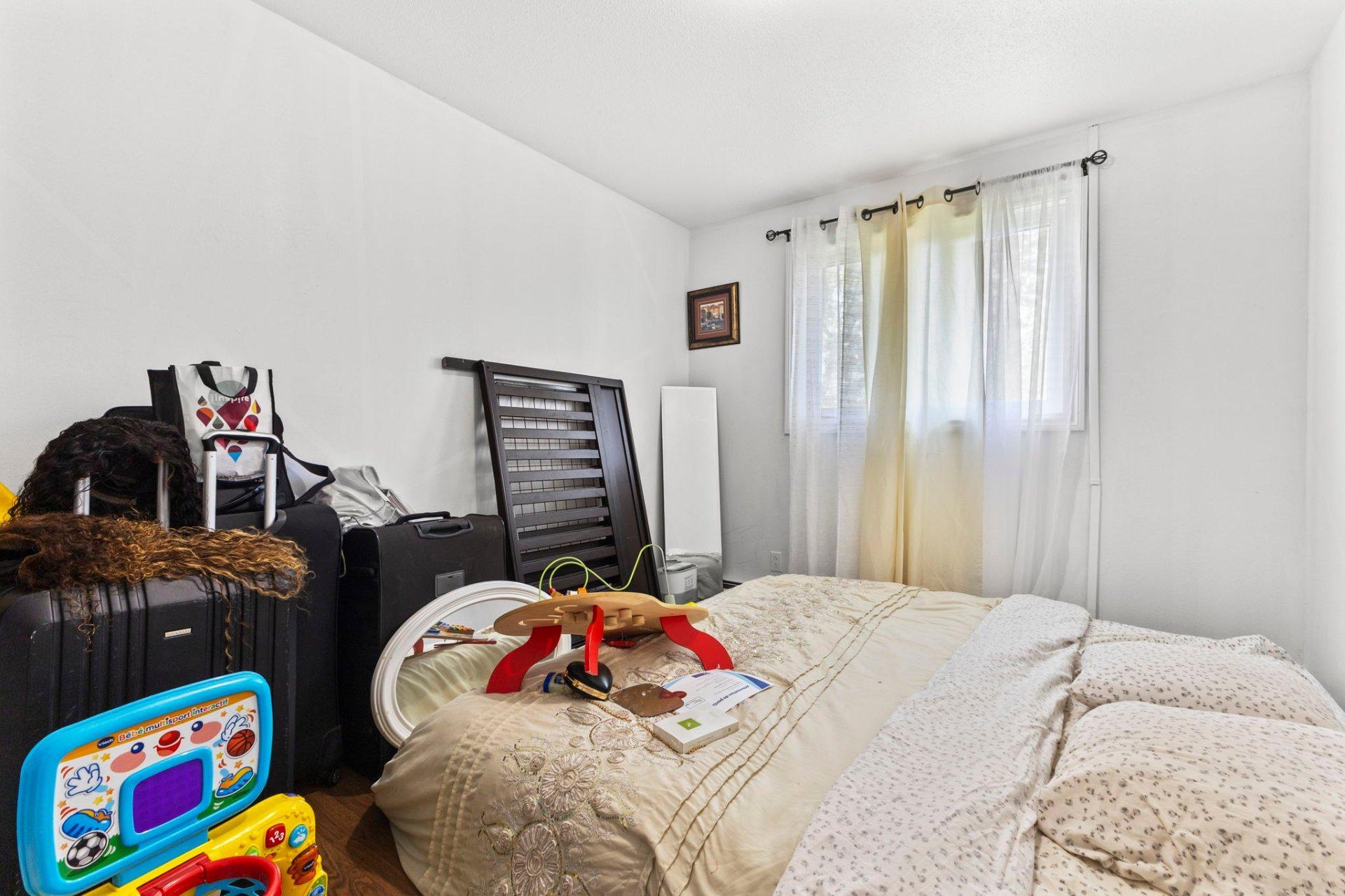 









376


Rue Jeanne-Mance

,
Gatineau (Gatineau),




QC
J8P3B8

