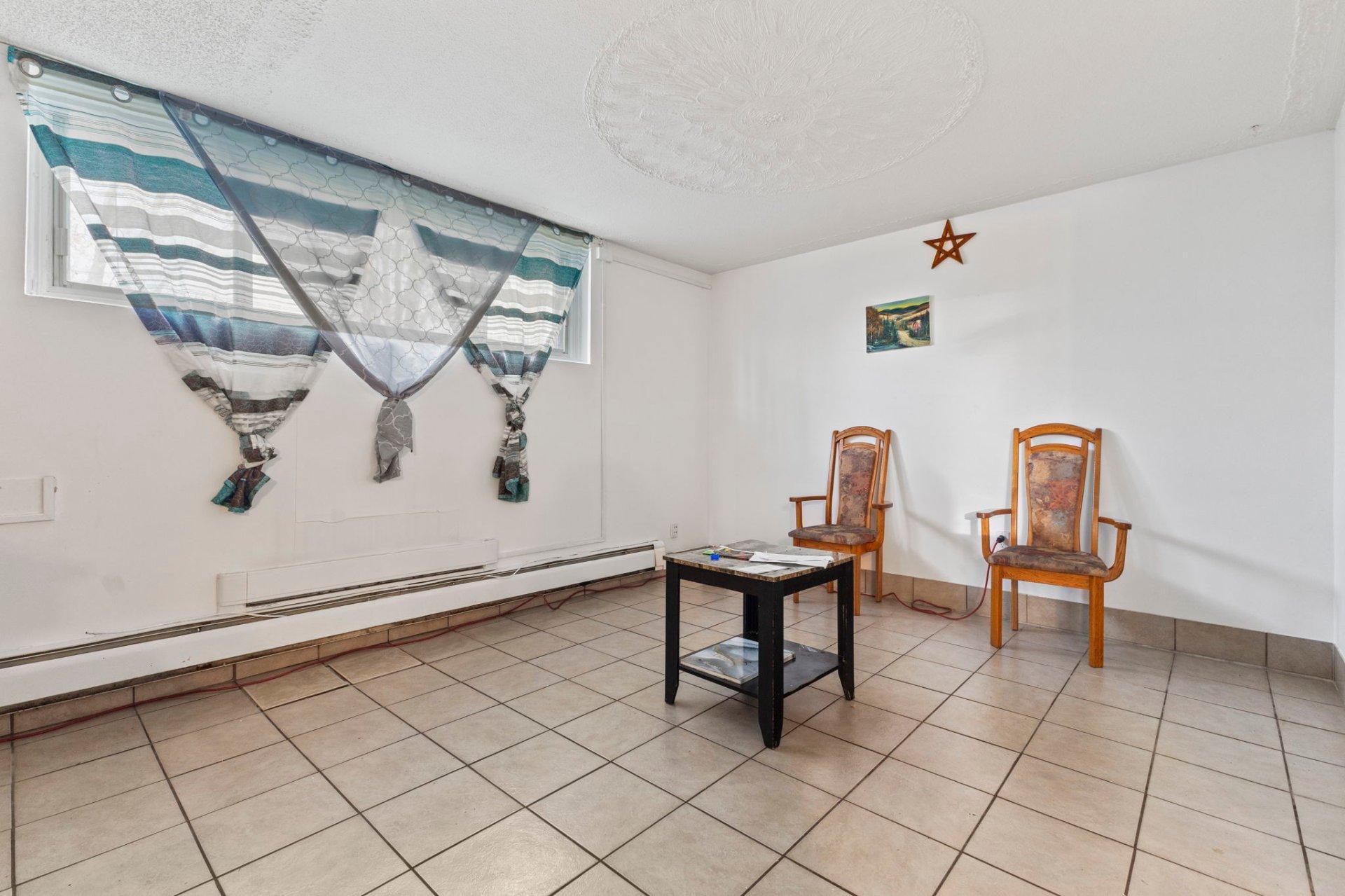 









376


Rue Jeanne-Mance

,
Gatineau (Gatineau),




QC
J8P3B8

