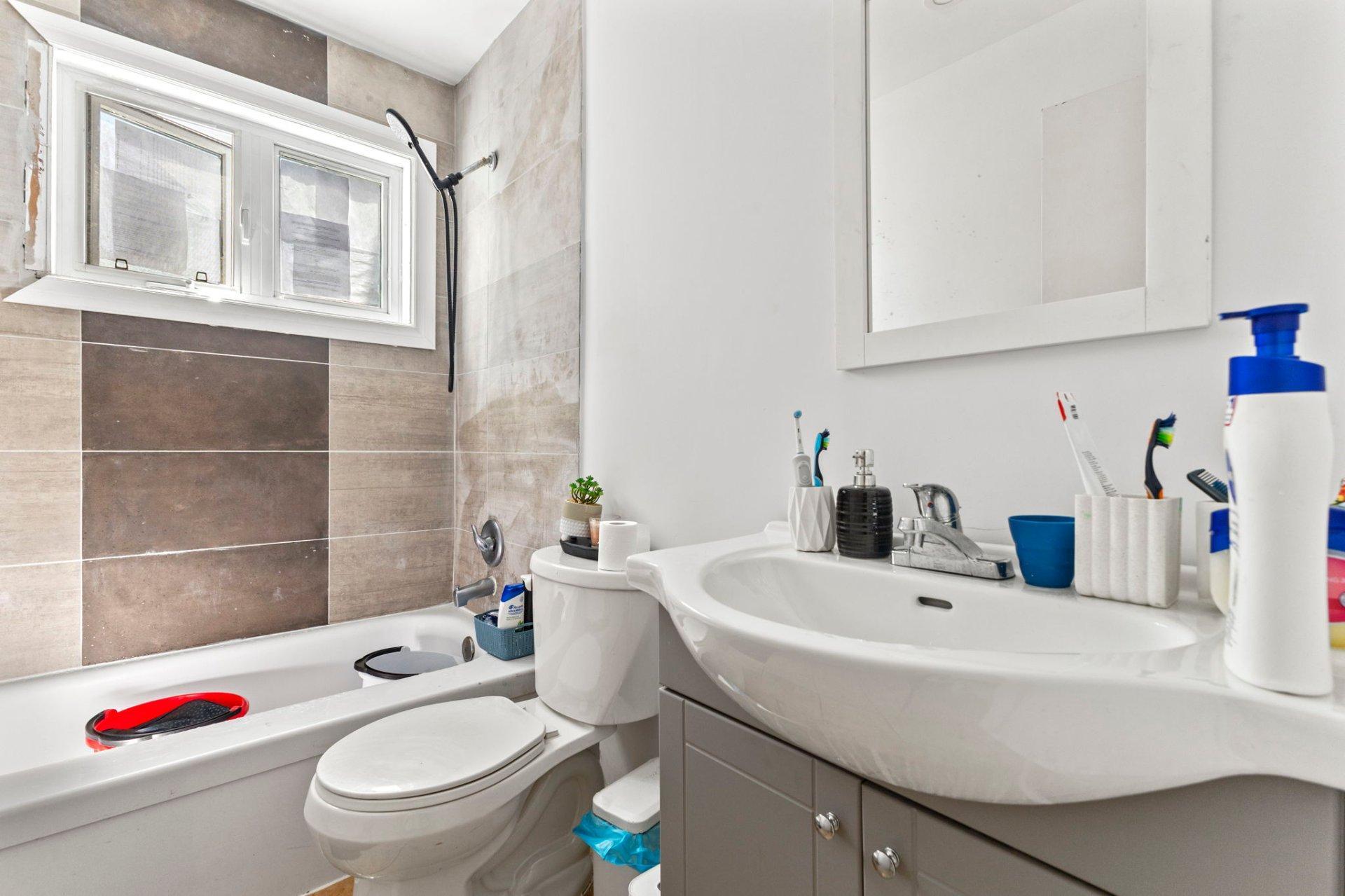 









376


Rue Jeanne-Mance

,
Gatineau (Gatineau),




QC
J8P3B8

