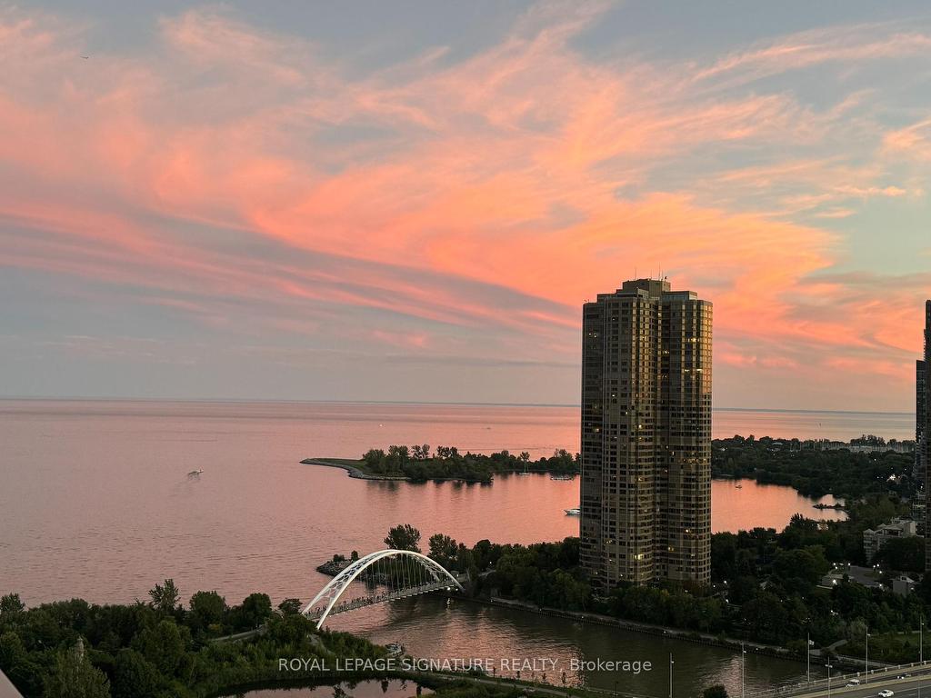 









105


The Queensway

N/A, 2710,
Toronto,




ON
M6S 5B5

