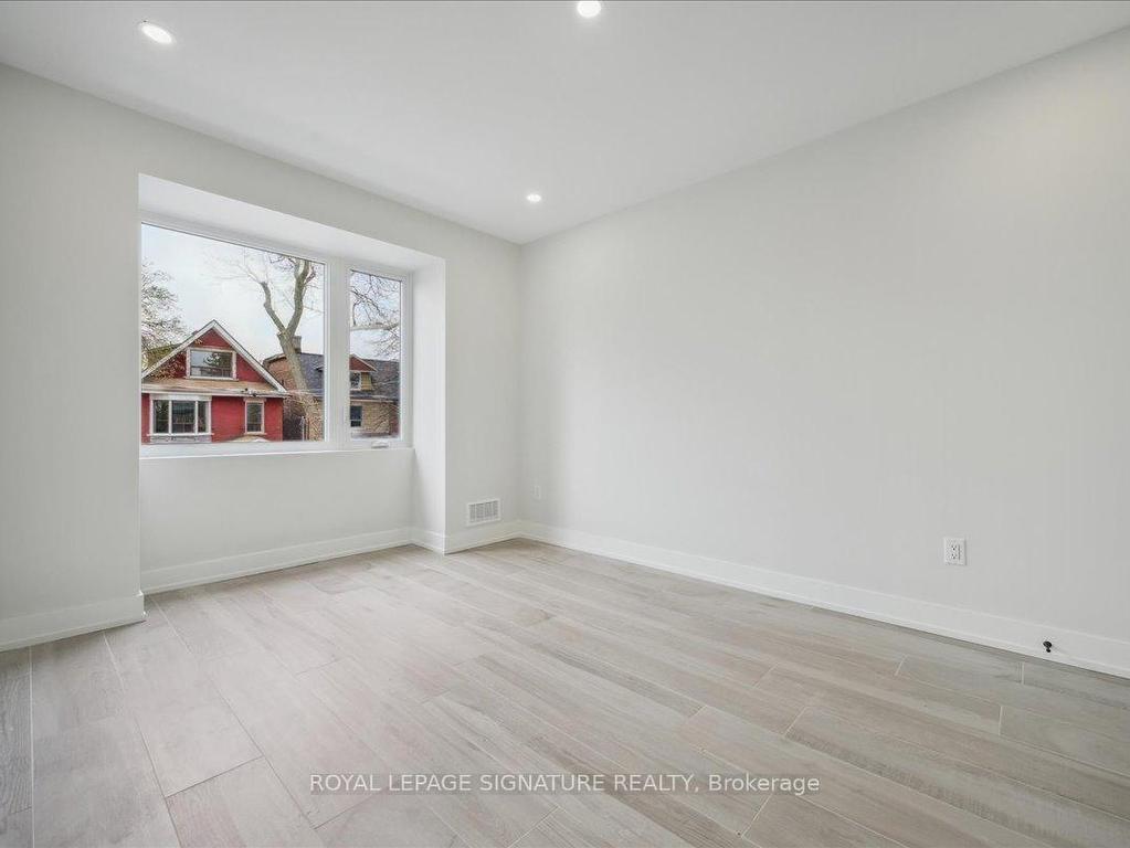 









647


Shaw

Street, Upper,
Toronto,




ON
M6G 3L8

