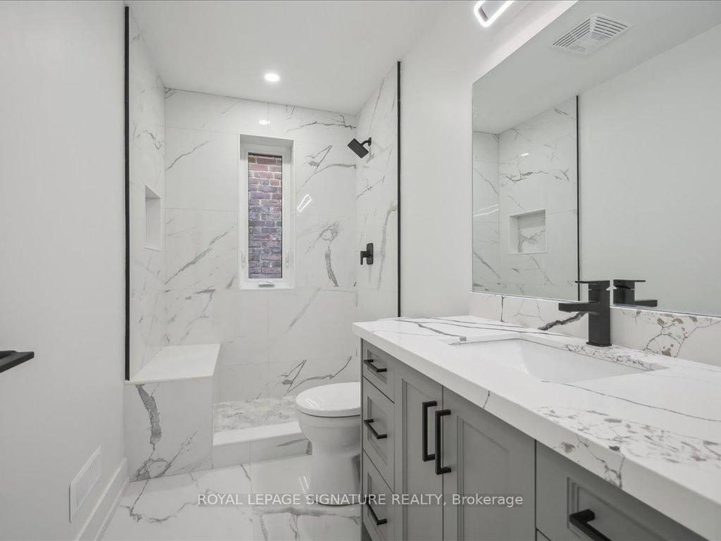 









647


Shaw

Street, Upper,
Toronto,




ON
M6G 3L8

