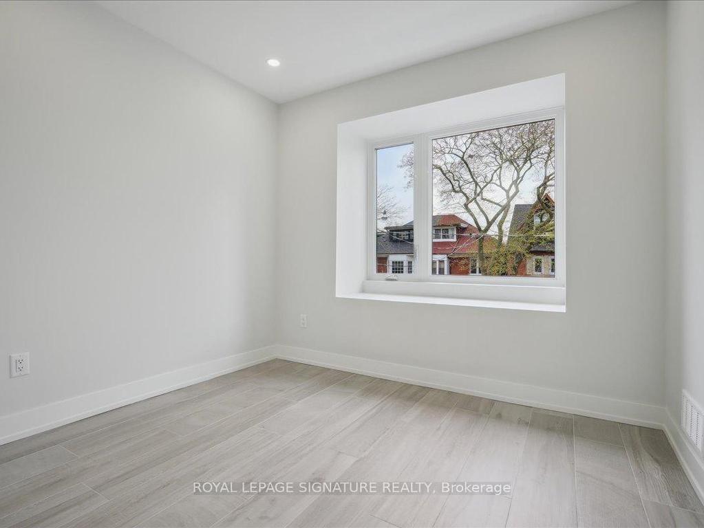









647


Shaw

Street, Upper,
Toronto,




ON
M6G 3L8

