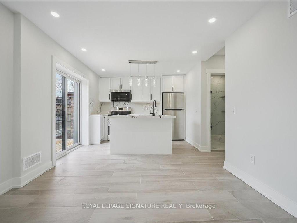 









647


Shaw

Street, Upper,
Toronto,




ON
M6G 3L8

