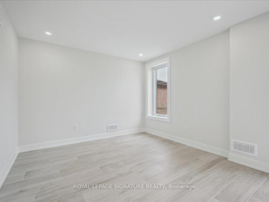 









647


Shaw

Street, Upper,
Toronto,




ON
M6G 3L8


