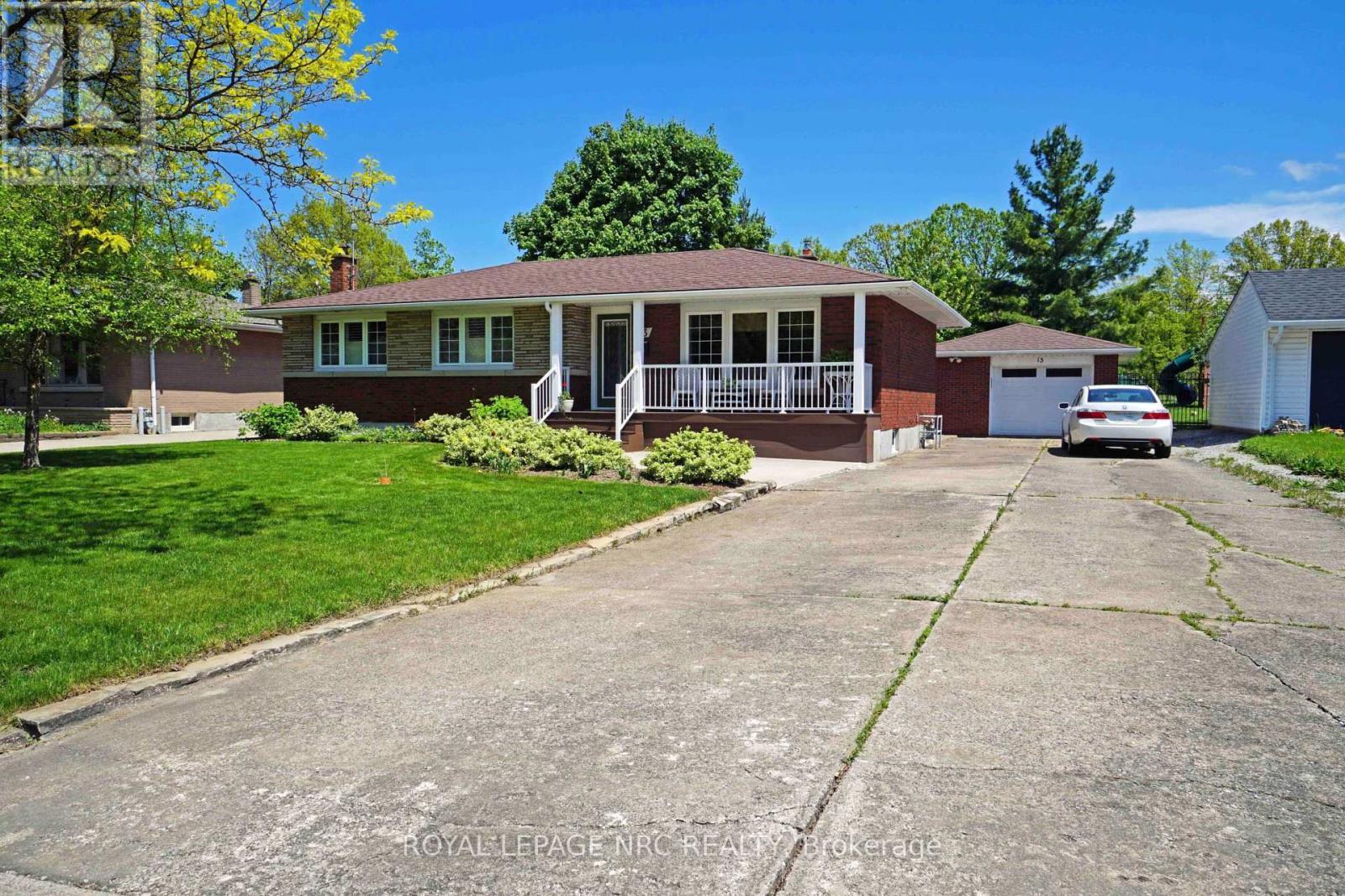 












13 CULLEN DRIVE

,
St. Catharines (Glendale/Glenridge),




Ontario
L2T3H2

