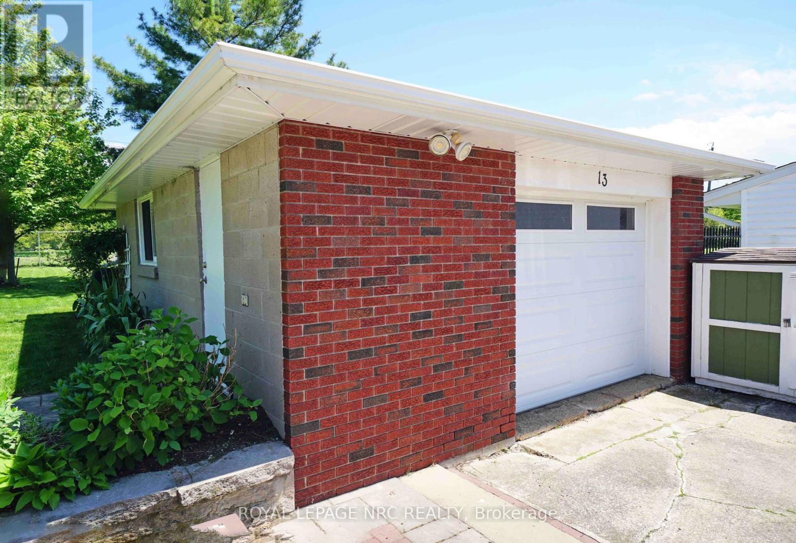 












13 CULLEN DRIVE

,
St. Catharines (Glendale/Glenridge),




Ontario
L2T3H2

