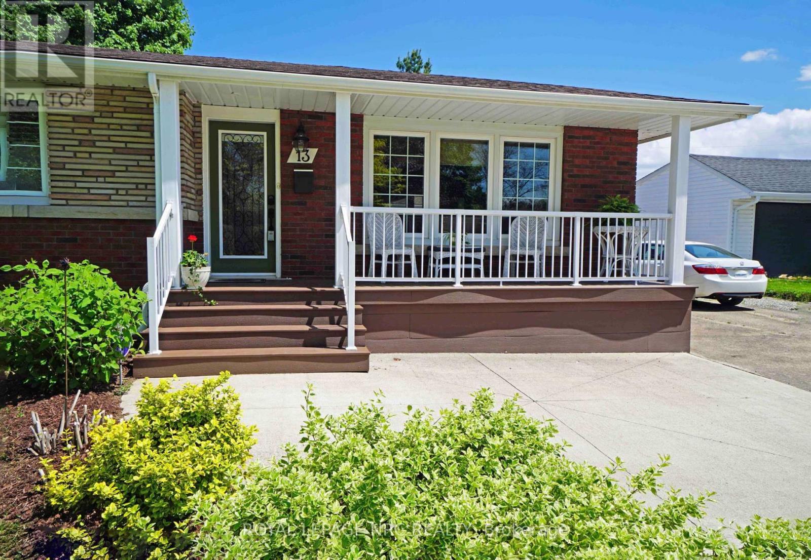 












13 CULLEN DRIVE

,
St. Catharines (Glendale/Glenridge),




Ontario
L2T3H2

