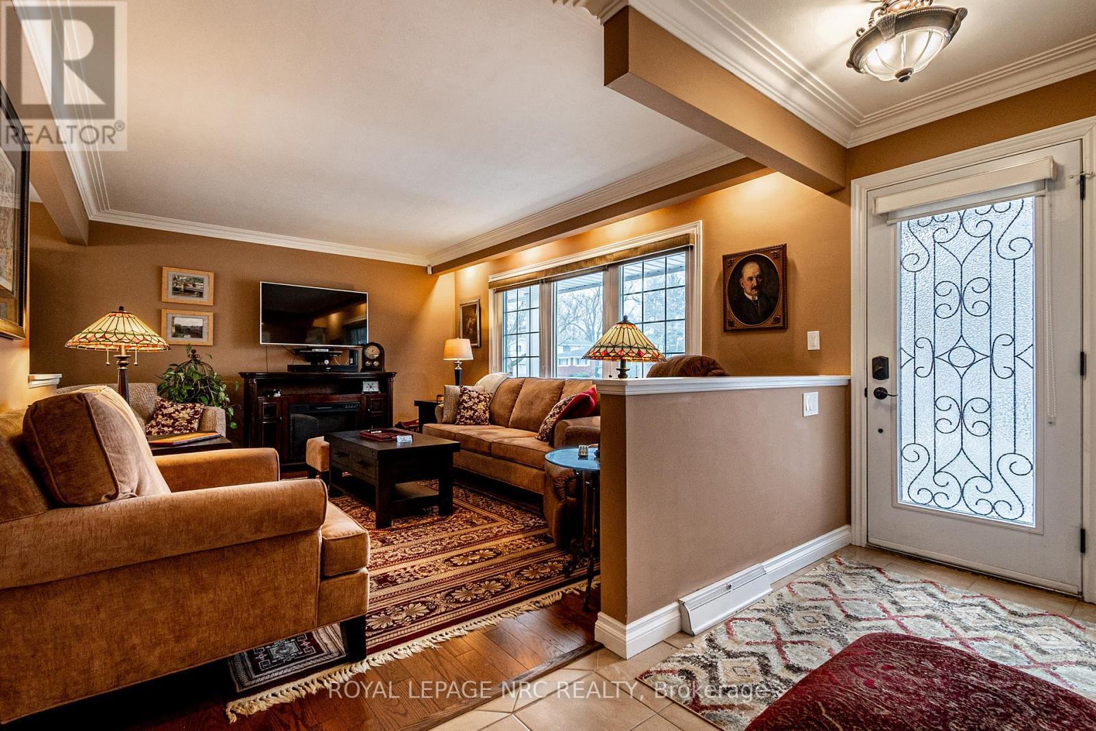 












13 CULLEN DRIVE

,
St. Catharines (Glendale/Glenridge),




Ontario
L2T3H2

