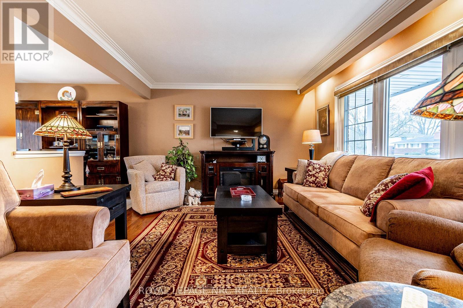 












13 CULLEN DRIVE

,
St. Catharines (Glendale/Glenridge),




Ontario
L2T3H2

