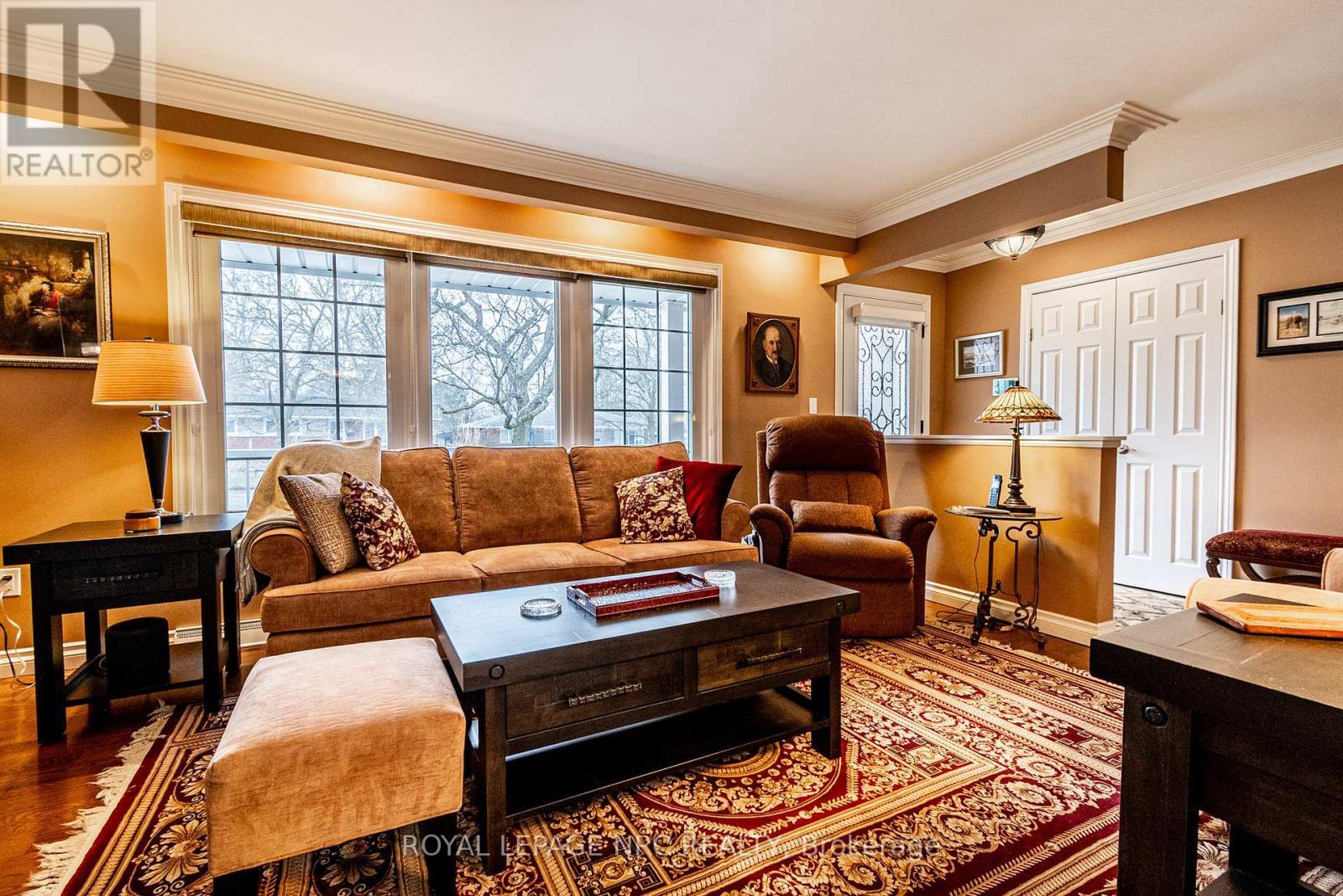 












13 CULLEN DRIVE

,
St. Catharines (Glendale/Glenridge),




Ontario
L2T3H2

