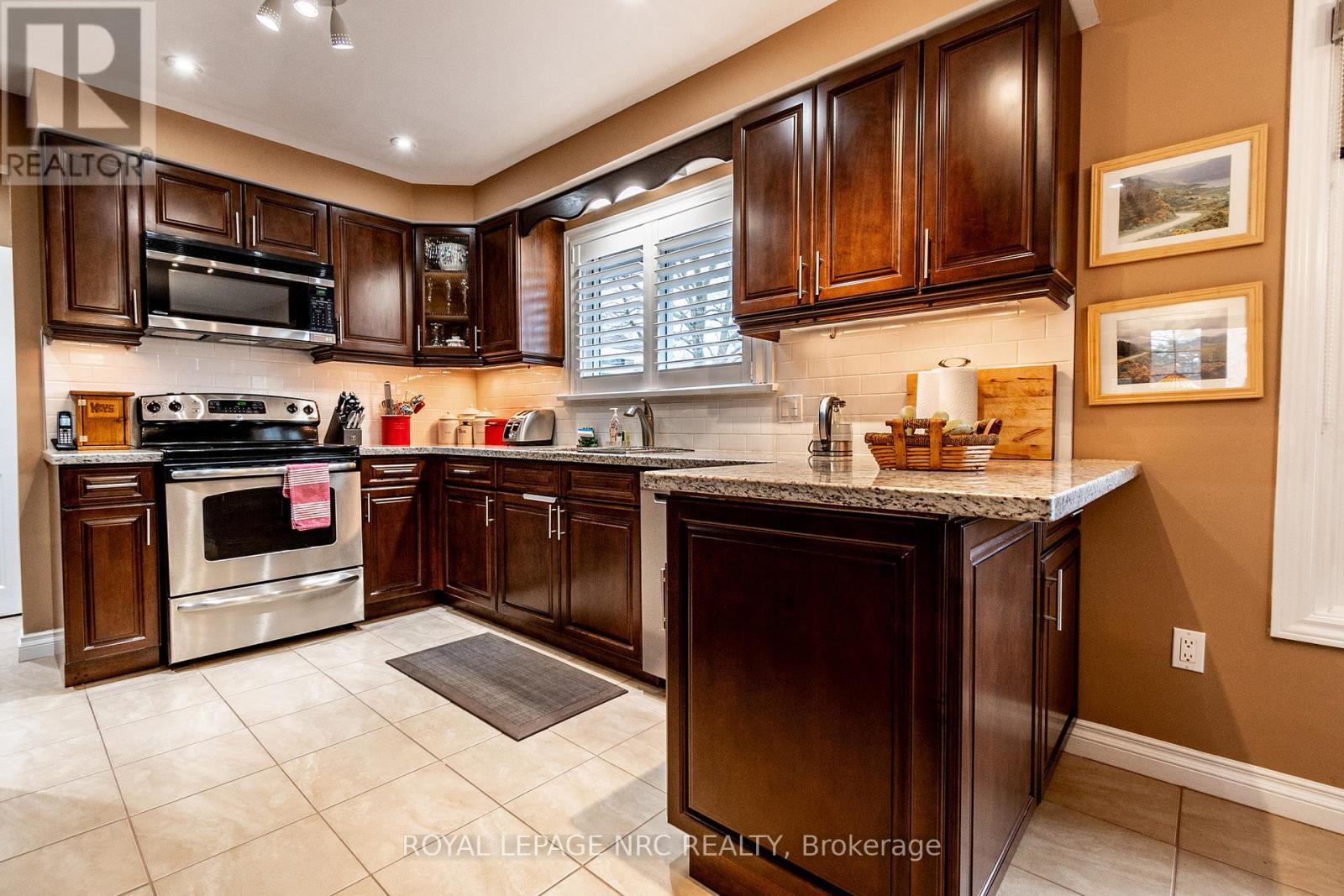 












13 CULLEN DRIVE

,
St. Catharines (Glendale/Glenridge),




Ontario
L2T3H2

