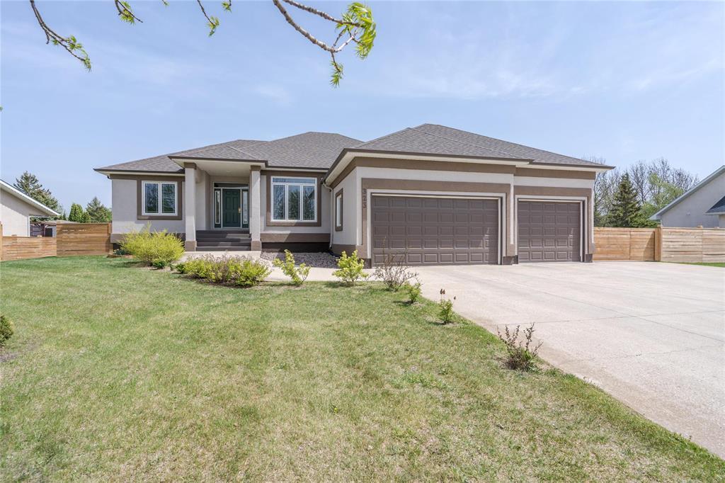 












323 Golfview Crescent

,
Steinbach,




Manitoba
R5G2A2

