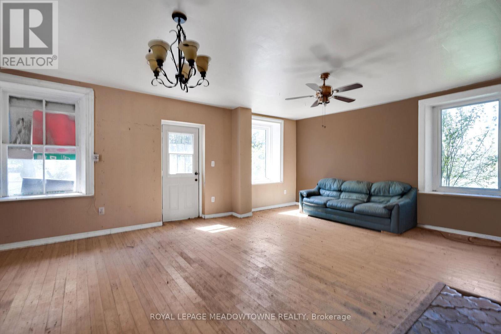












9414 FIRST LINE

,
Milton,







Ontario
L0P1J0

