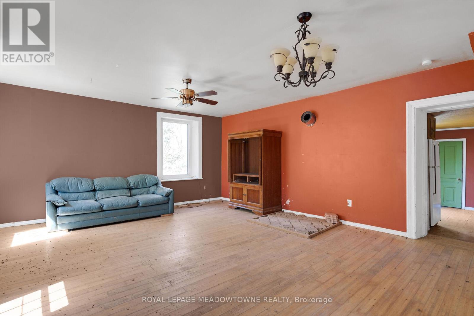












9414 FIRST LINE

,
Milton,







Ontario
L0P1J0

