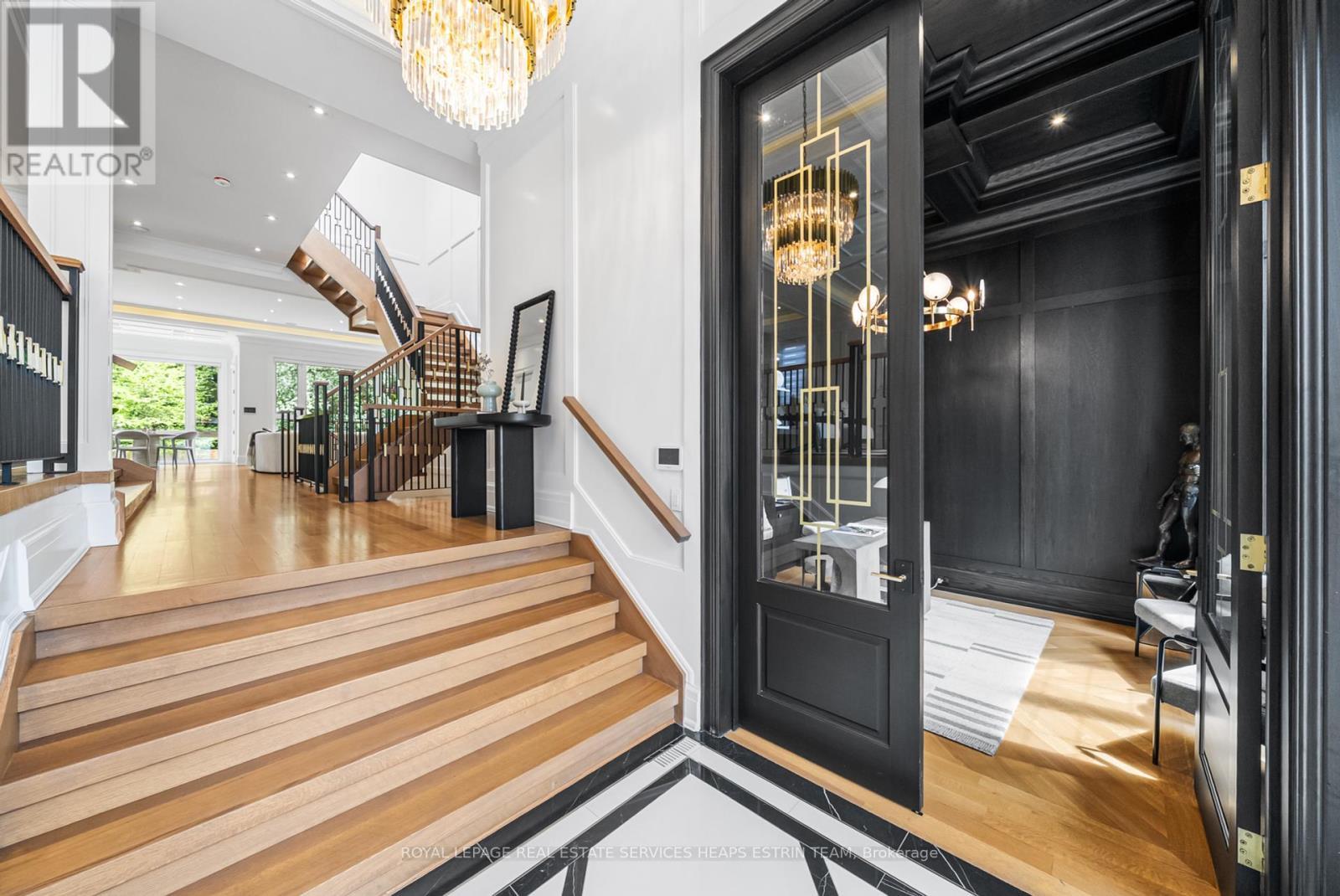 












148 MUNRO BOULEVARD

,
Toronto,




Ontario
M2P1C8

