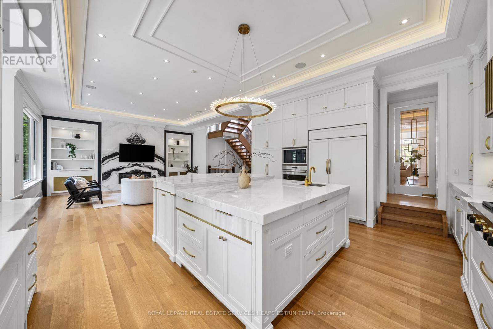 












148 MUNRO BOULEVARD

,
Toronto,




Ontario
M2P1C8

