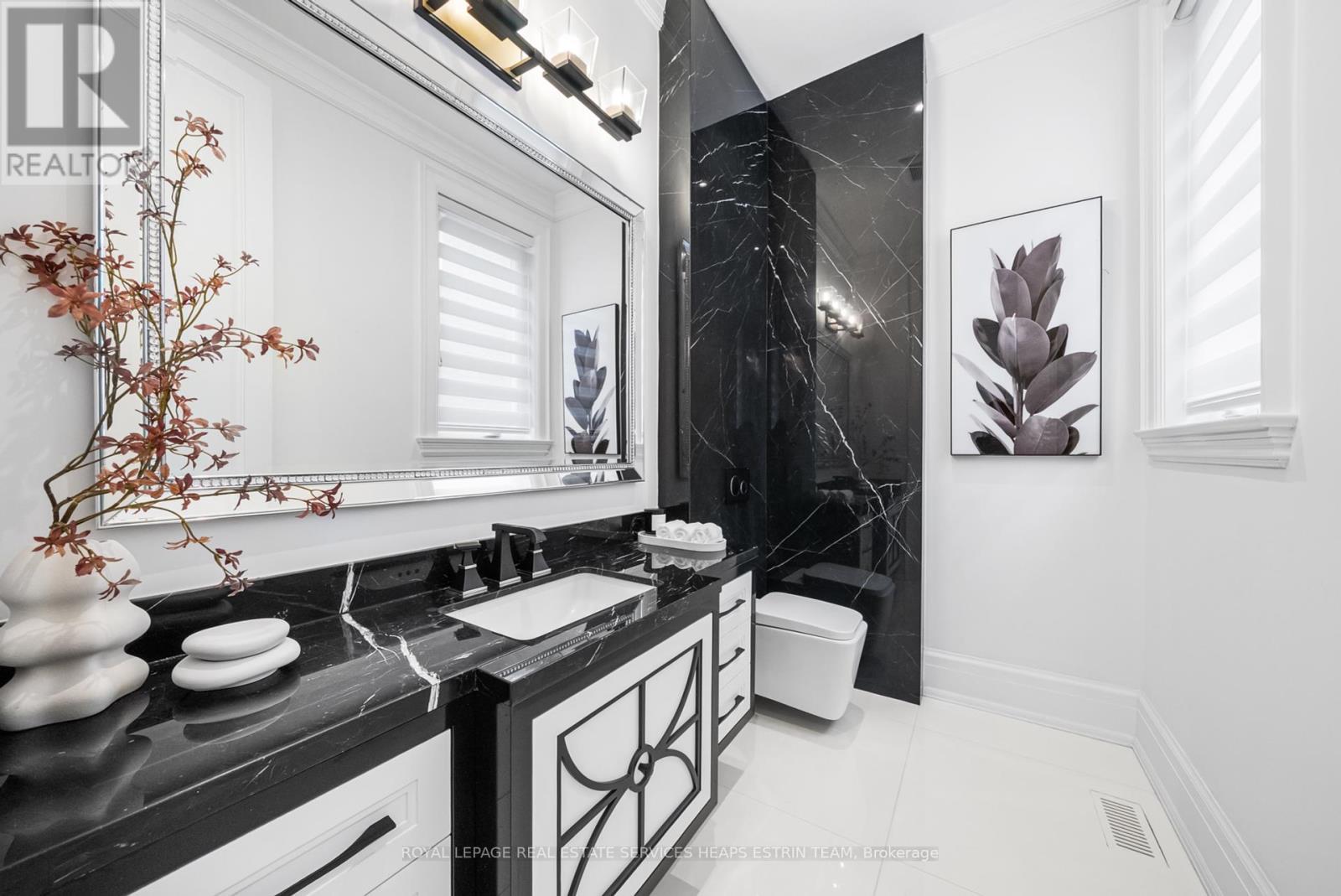 












148 MUNRO BOULEVARD

,
Toronto,




Ontario
M2P1C8

