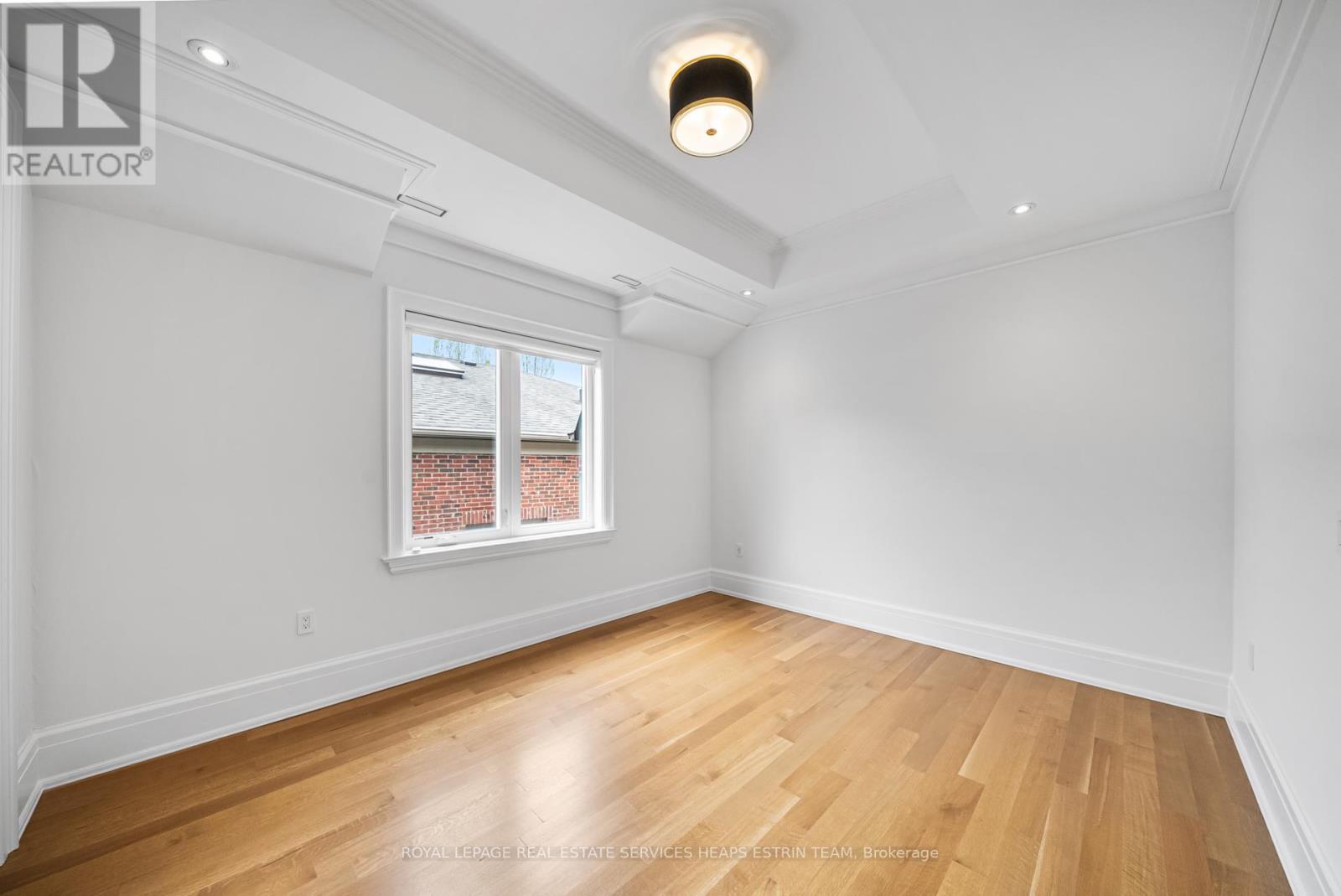 












148 MUNRO BOULEVARD

,
Toronto,




Ontario
M2P1C8

