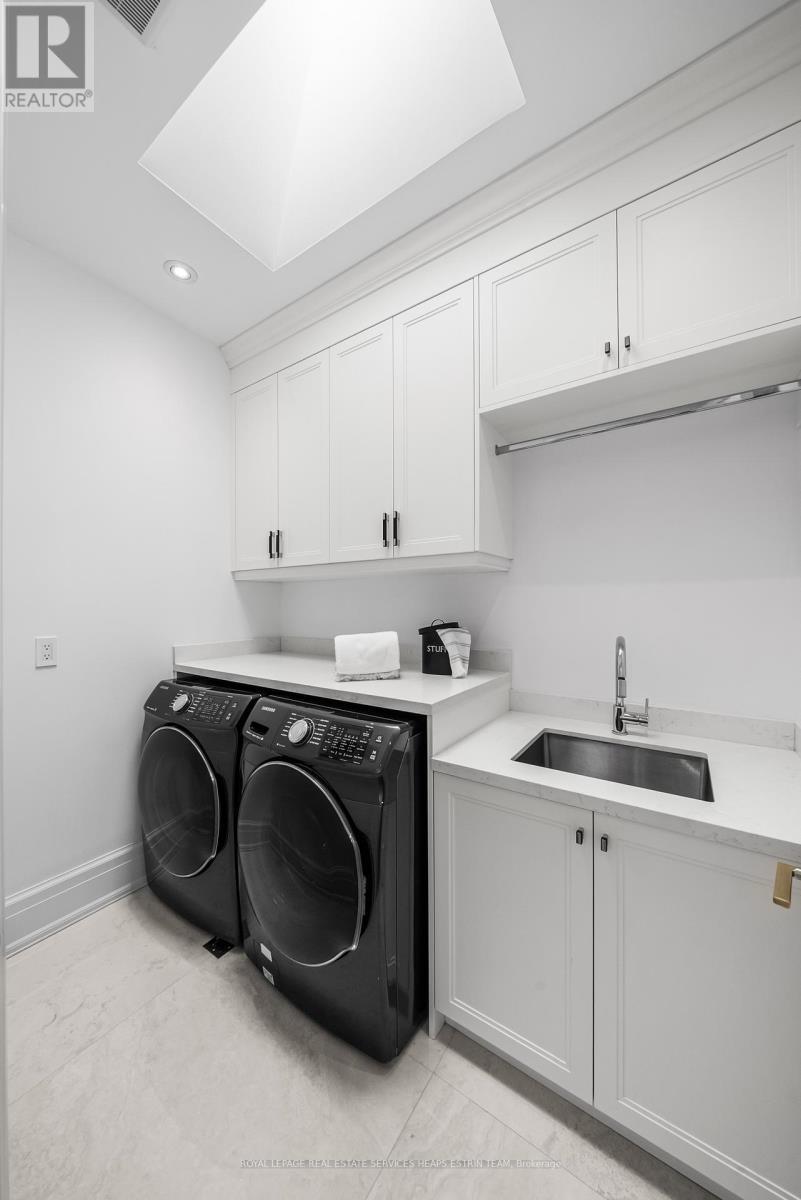 












148 MUNRO BOULEVARD

,
Toronto,




Ontario
M2P1C8

