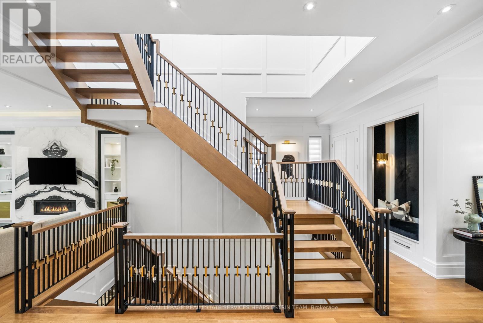 












148 MUNRO BOULEVARD

,
Toronto,




Ontario
M2P1C8

