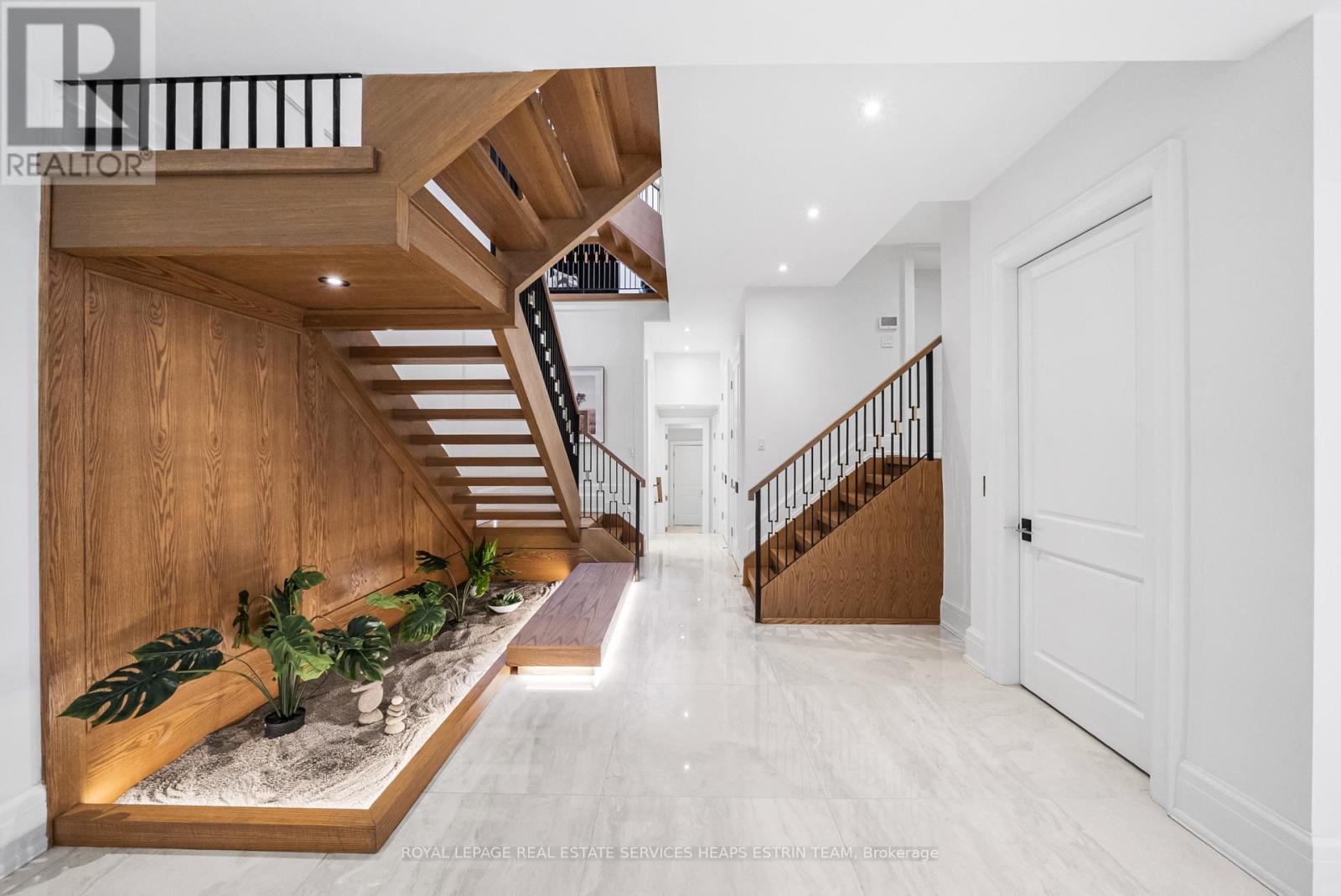












148 MUNRO BOULEVARD

,
Toronto,




Ontario
M2P1C8

