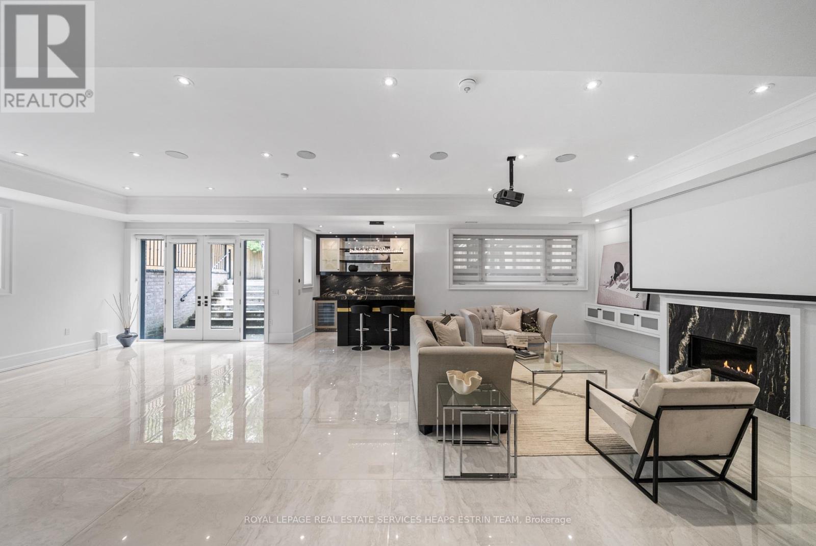 












148 MUNRO BOULEVARD

,
Toronto,




Ontario
M2P1C8

