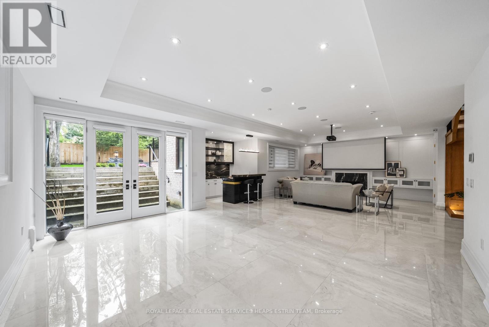 












148 MUNRO BOULEVARD

,
Toronto,




Ontario
M2P1C8

