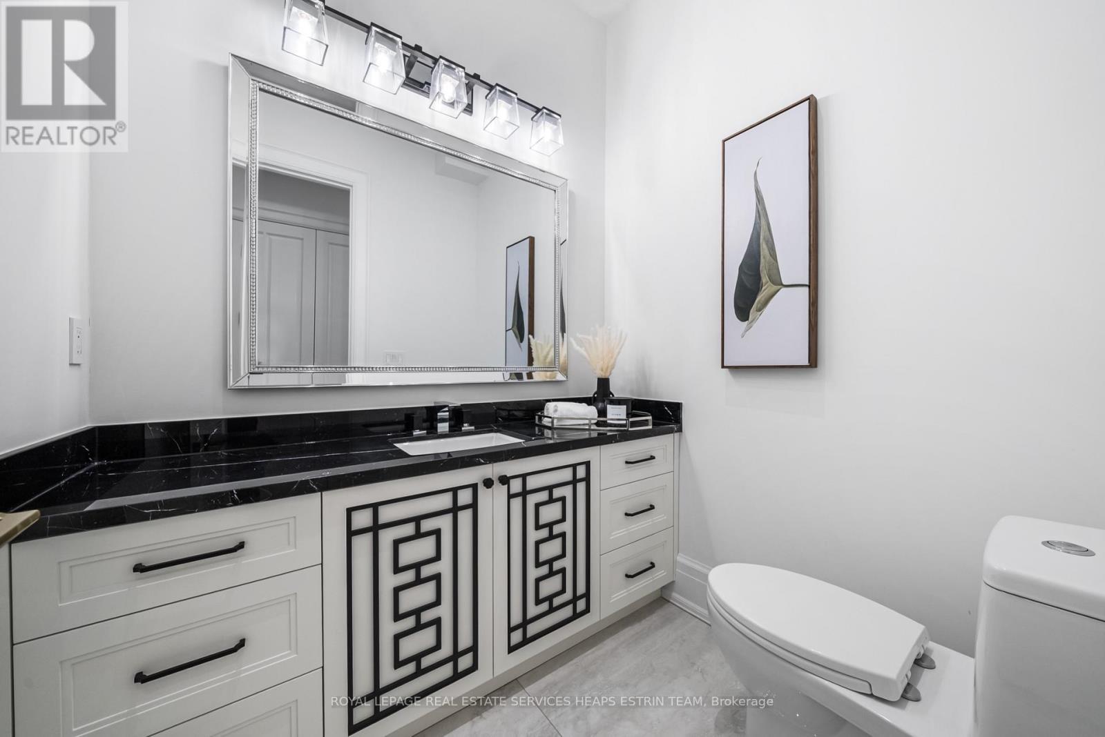 












148 MUNRO BOULEVARD

,
Toronto,




Ontario
M2P1C8

