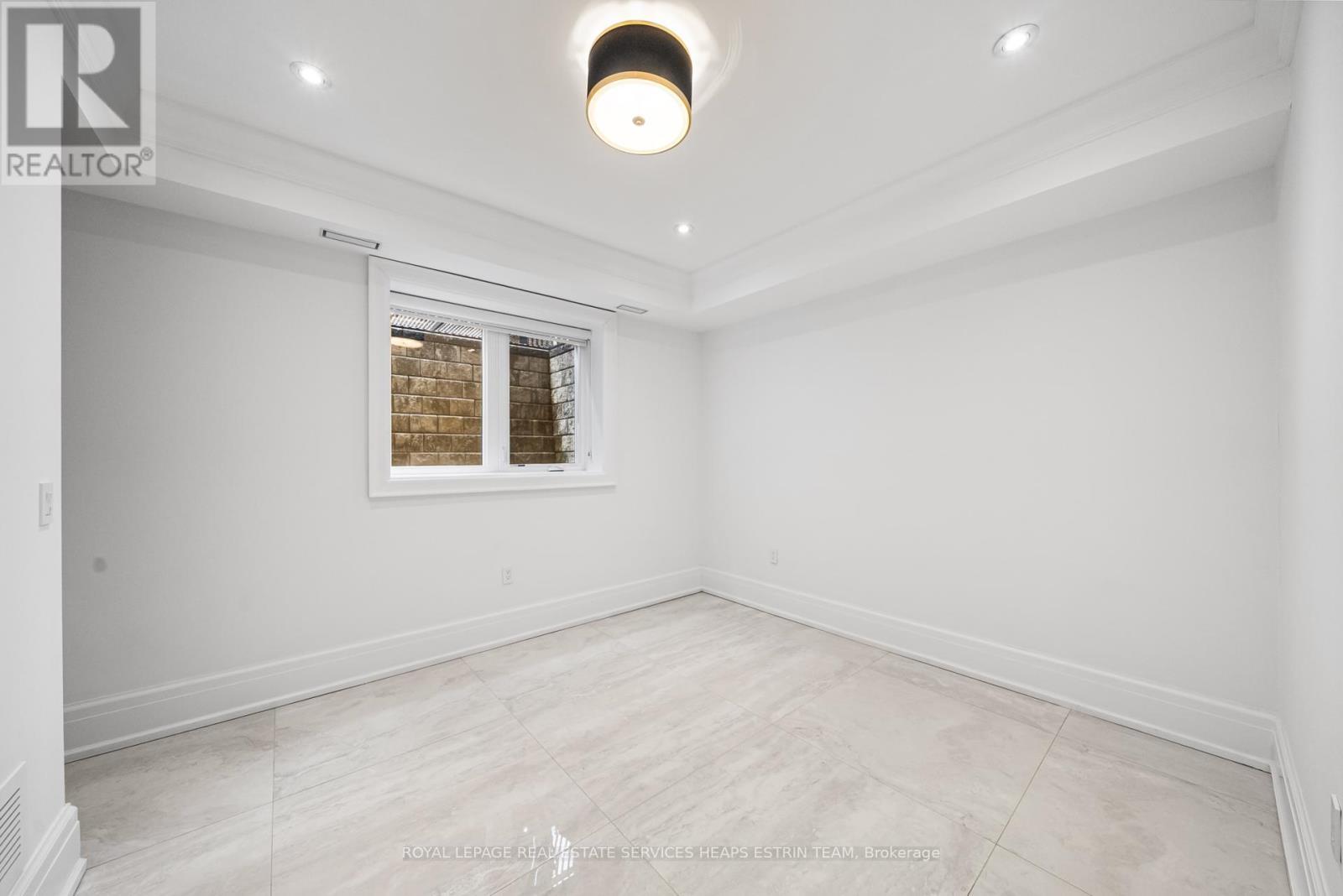 












148 MUNRO BOULEVARD

,
Toronto,




Ontario
M2P1C8


