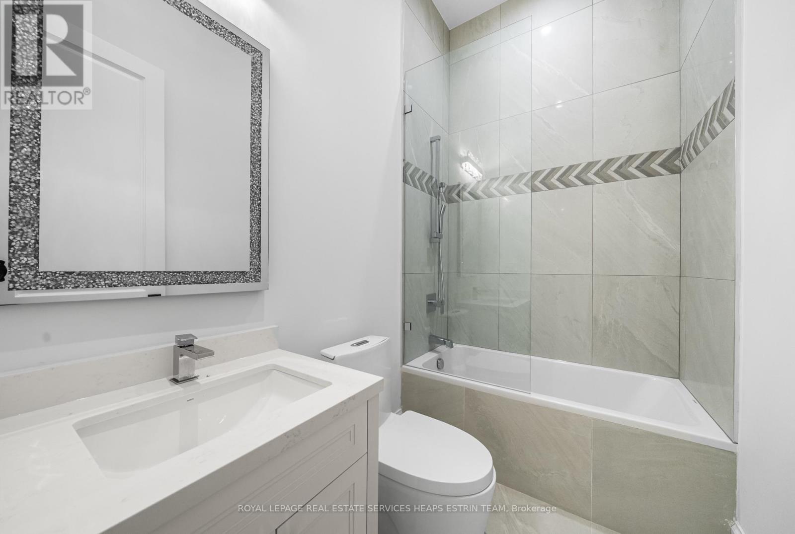 












148 MUNRO BOULEVARD

,
Toronto,




Ontario
M2P1C8

