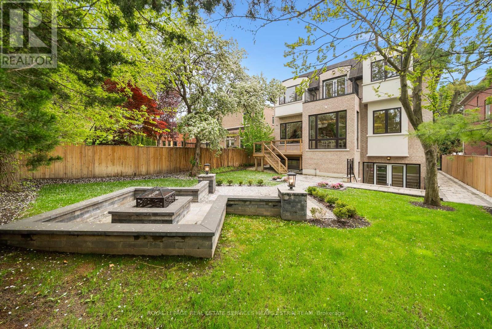 












148 MUNRO BOULEVARD

,
Toronto,




Ontario
M2P1C8

